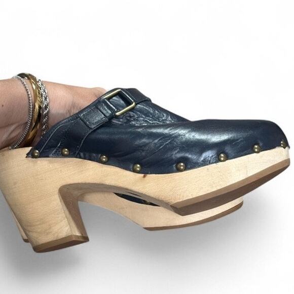 GAP Leather Navy Blue Studded Clogs Wooden Heel Mules Women’s Size 8.5 - Picture 4 of 9